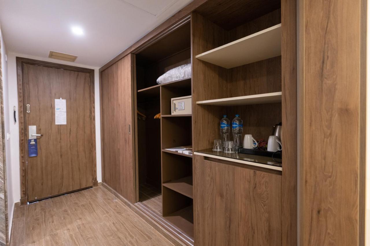Parrotel Beach Resort Sharm el-Sheikh Exterior photo Sliding doors in a hotel room