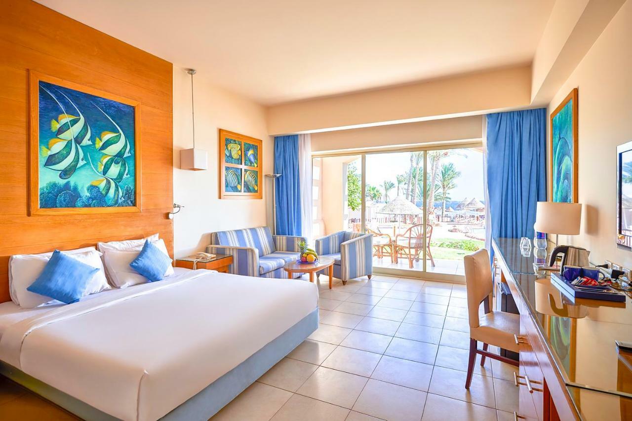 Parrotel Beach Resort Sharm el-Sheikh Exterior photo A room at the Hilton Sharm El Sheikh